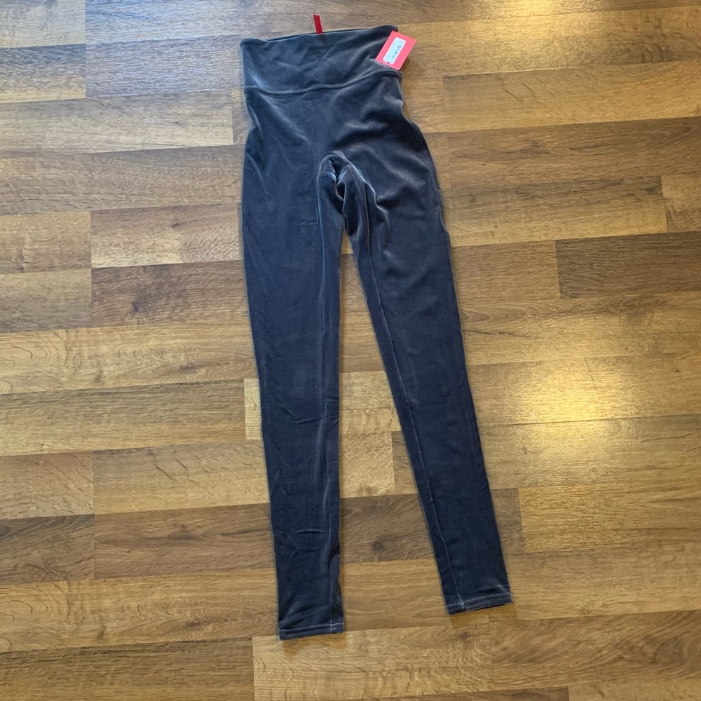 NWT Dark Gray Velvet Spanx Leggings, smoke free home